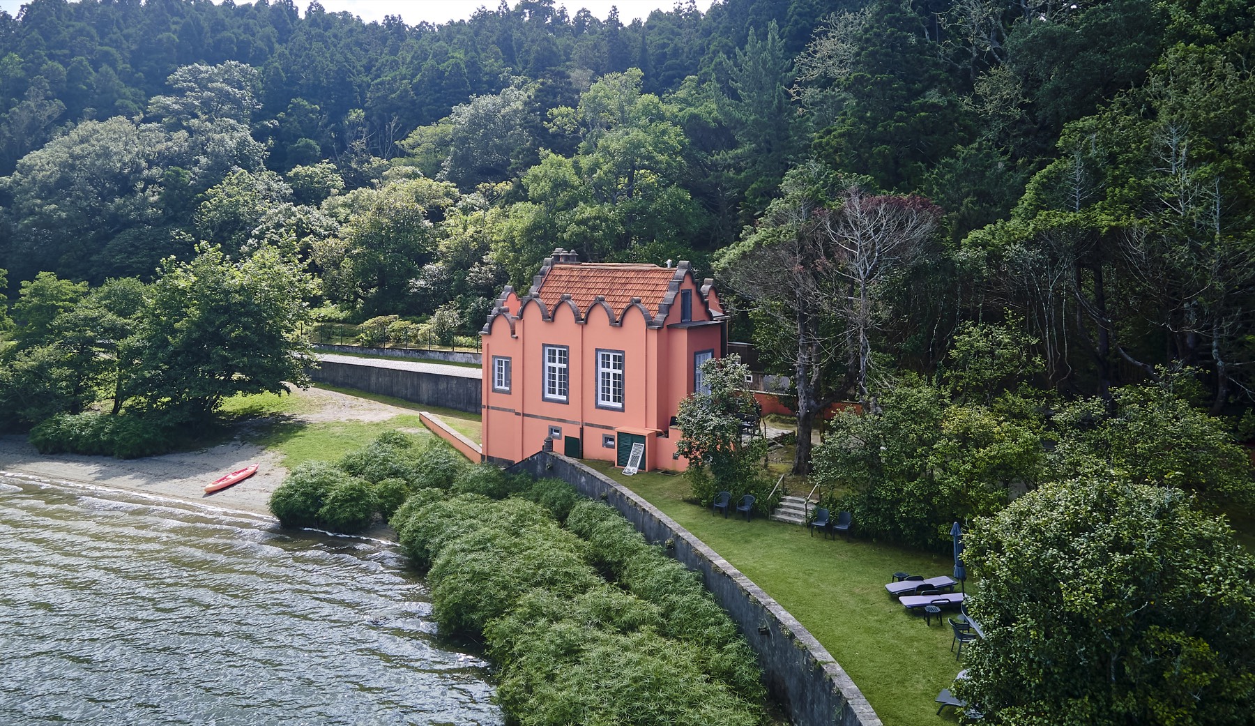 Aerial view of Casa dos Barcos on the shore of Lagoa das Furnas